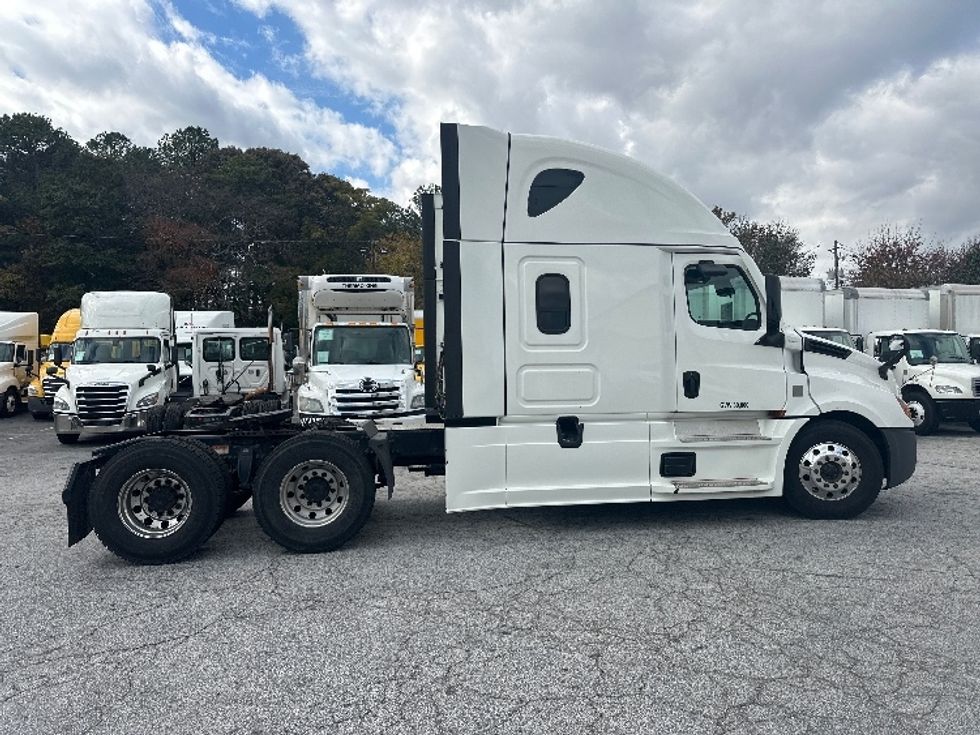 Sleeper Tractor-Heavy Duty Tractors-Freightliner-2021-T12664ST-Atlanta-GA-425,257\n\t\tmiles-$ 74,000 - Image 8
