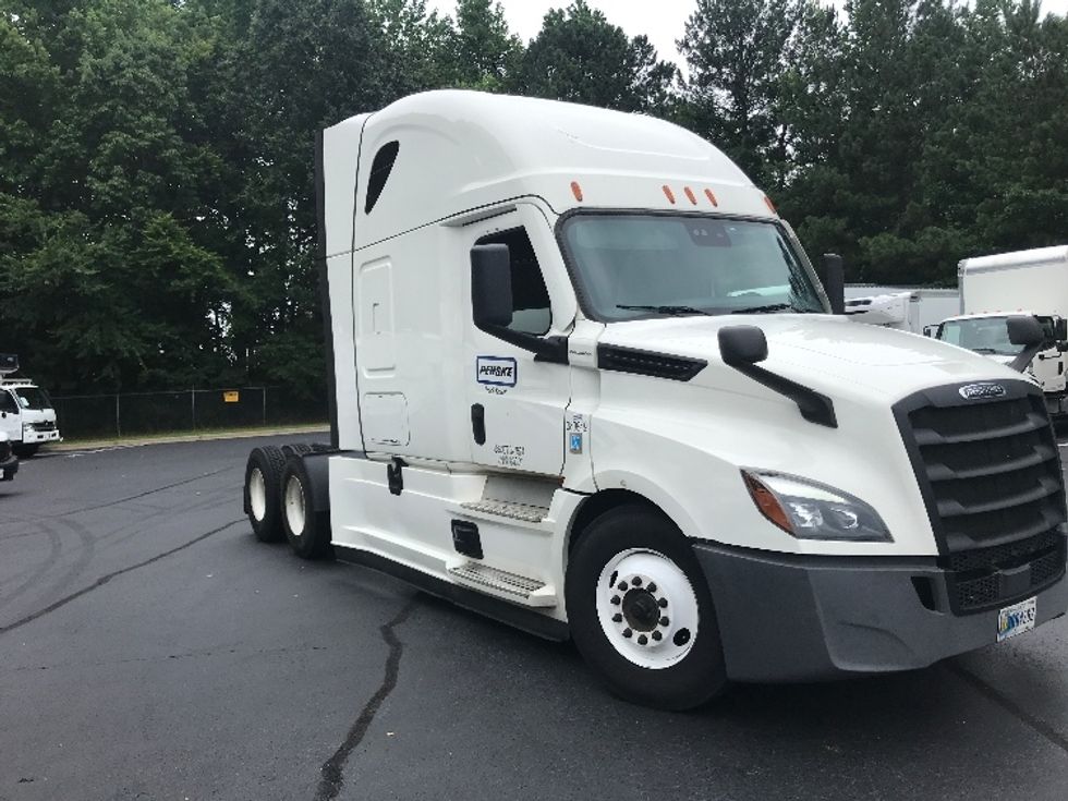 Sleeper Tractor-Heavy Duty Tractors-Freightliner-2021-T12664ST-Atlanta-GA-512,854\n\t\tmiles-$ 65,000 - Image 1