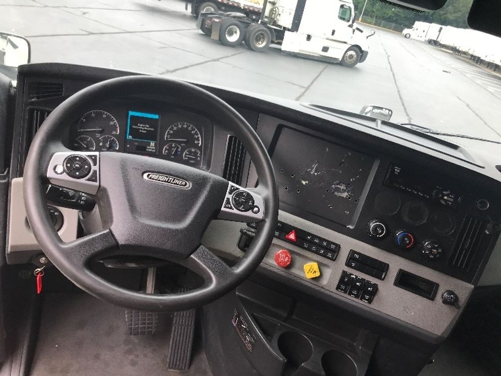 Sleeper Tractor-Heavy Duty Tractors-Freightliner-2021-T12664ST-Atlanta-GA-512,854\n\t\tmiles-$ 65,000 - Image 11