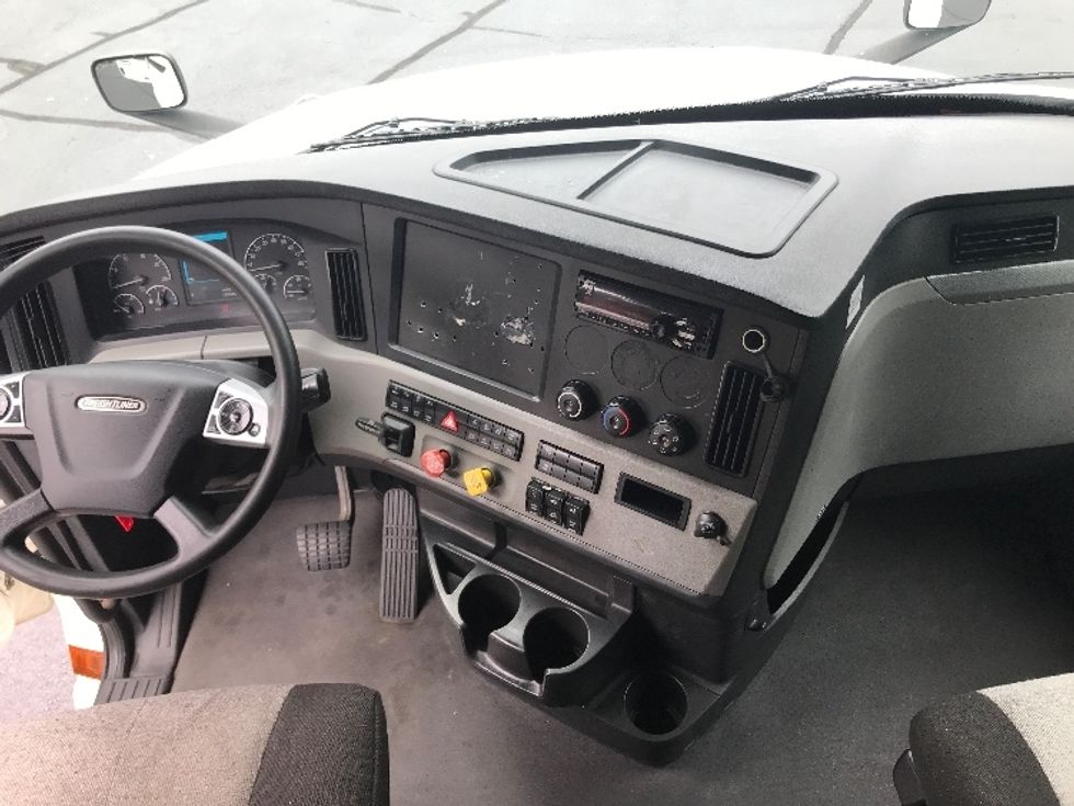 Sleeper Tractor-Heavy Duty Tractors-Freightliner-2021-T12664ST-Atlanta-GA-512,854\n\t\tmiles-$ 65,000 - Image 12