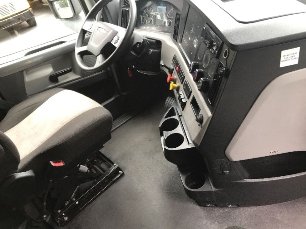 Sleeper Tractor-Heavy Duty Tractors-Freightliner-2021-T12664ST-Atlanta-GA-512,854\n\t\tmiles-$ 65,000 - Image 15