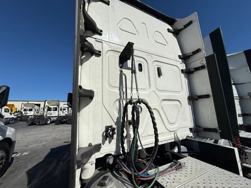 Sleeper Tractor-Heavy Duty Tractors-Freightliner-2021-T12664ST-Atlanta-GA-532,377\n\t\tmiles-$ 60,500 - Image 10