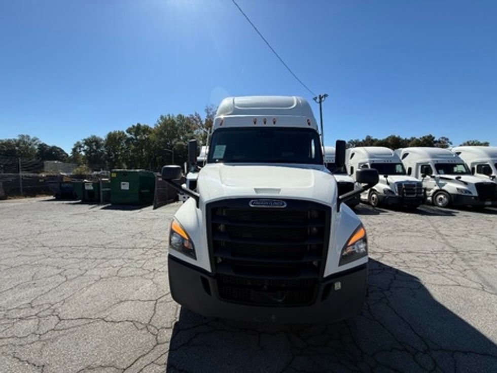 Sleeper Tractor-Heavy Duty Tractors-Freightliner-2021-T12664ST-Atlanta-GA-532,377\n\t\tmiles-$ 60,500 - Image 2