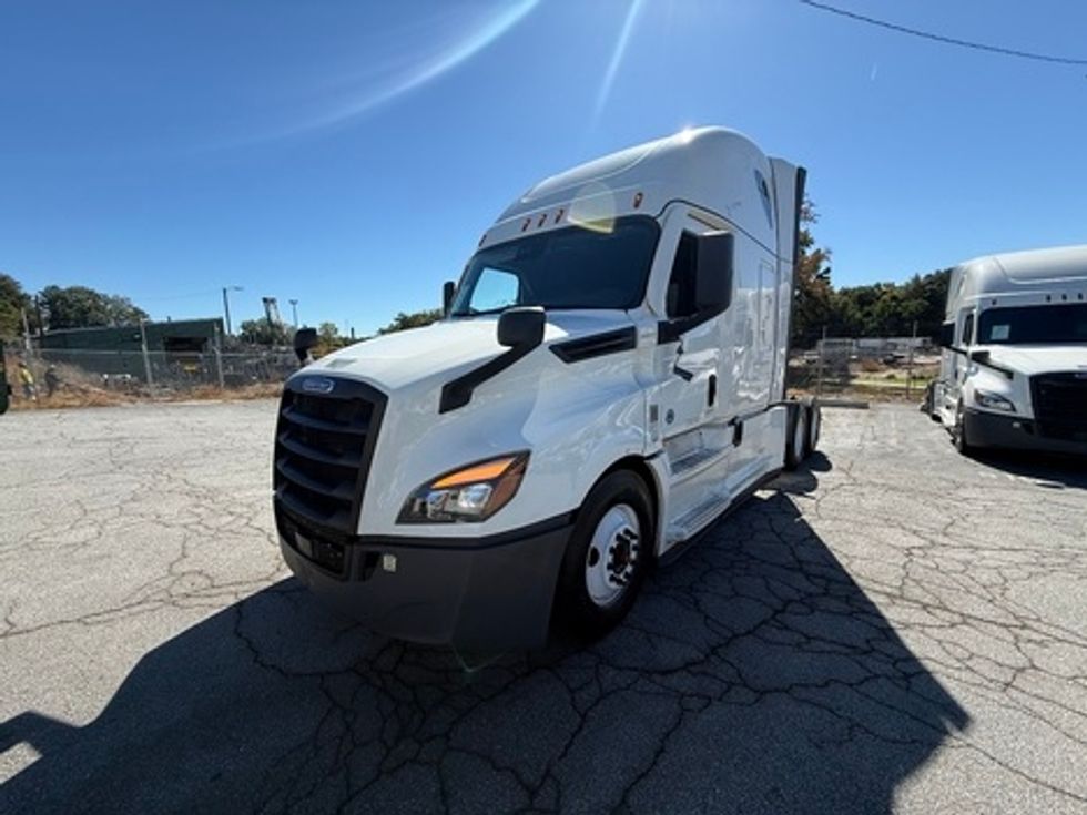 Sleeper Tractor-Heavy Duty Tractors-Freightliner-2021-T12664ST-Atlanta-GA-532,377\n\t\tmiles-$ 60,500 - Image 3