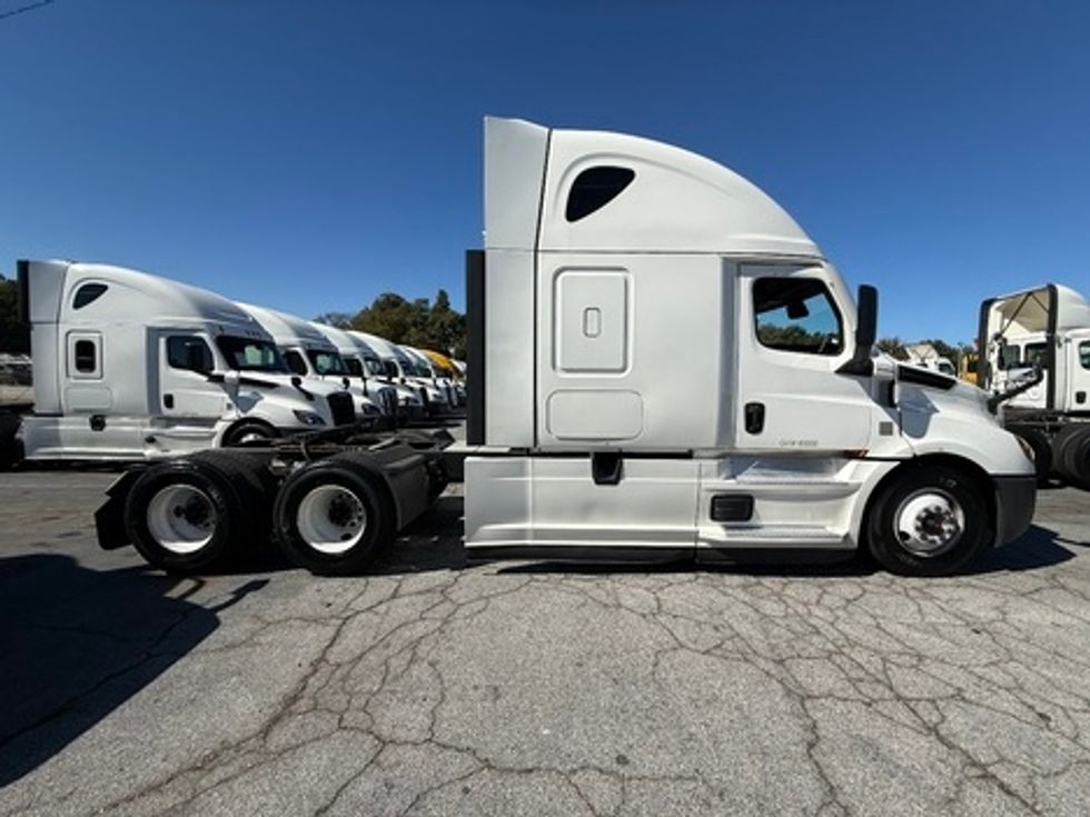 Sleeper Tractor-Heavy Duty Tractors-Freightliner-2021-T12664ST-Atlanta-GA-532,377\n\t\tmiles-$ 60,500 - Image 8