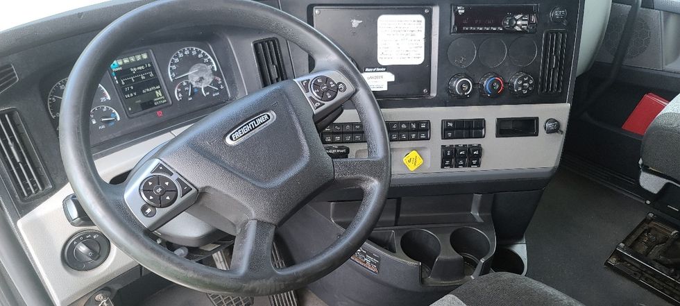 Sleeper Tractor-Heavy Duty Tractors-Freightliner-2021-T12664ST-Atlanta-GA-678,696\n\t\tmiles-$ 50,250 - Image 11