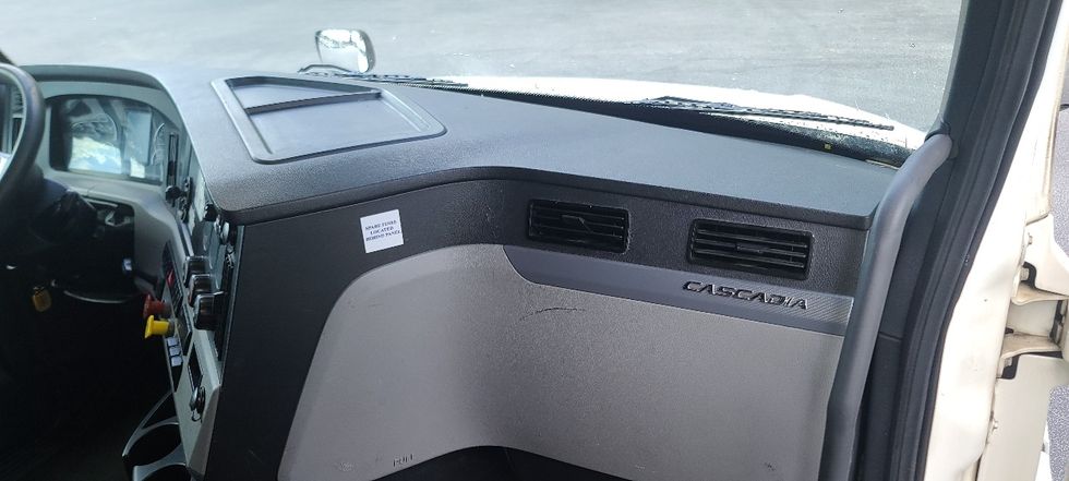 Sleeper Tractor-Heavy Duty Tractors-Freightliner-2021-T12664ST-Atlanta-GA-678,696\n\t\tmiles-$ 50,250 - Image 14