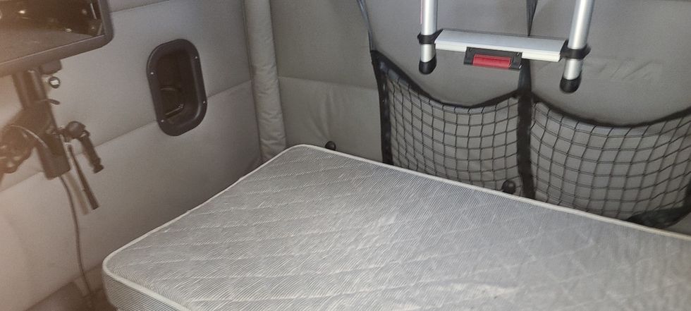 Sleeper Tractor-Heavy Duty Tractors-Freightliner-2021-T12664ST-Atlanta-GA-678,696\n\t\tmiles-$ 50,250 - Image 18