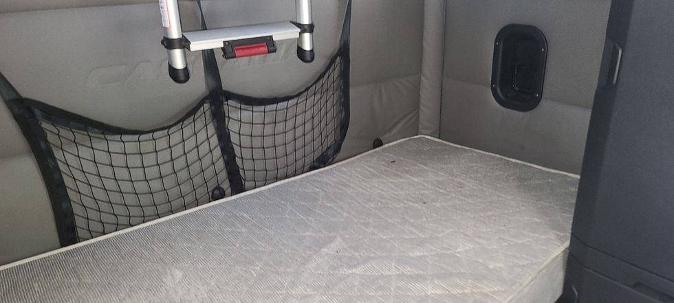 Sleeper Tractor-Heavy Duty Tractors-Freightliner-2021-T12664ST-Atlanta-GA-678,696\n\t\tmiles-$ 50,250 - Image 19