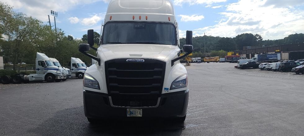 Sleeper Tractor-Heavy Duty Tractors-Freightliner-2021-T12664ST-Atlanta-GA-678,696\n\t\tmiles-$ 50,250 - Image 2