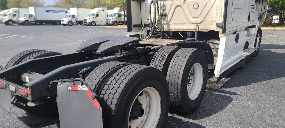 Sleeper Tractor-Heavy Duty Tractors-Freightliner-2021-T12664ST-Atlanta-GA-678,696\n\t\tmiles-$ 50,250 - Image 23