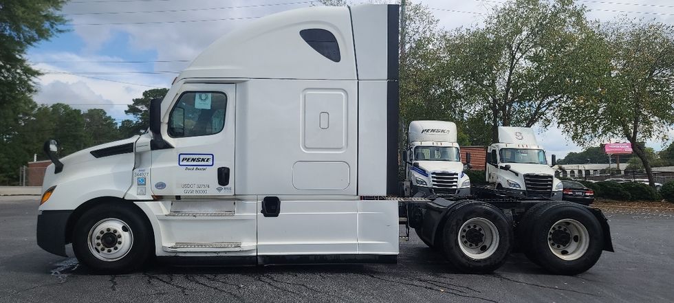 Sleeper Tractor-Heavy Duty Tractors-Freightliner-2021-T12664ST-Atlanta-GA-678,696\n\t\tmiles-$ 50,250 - Image 4