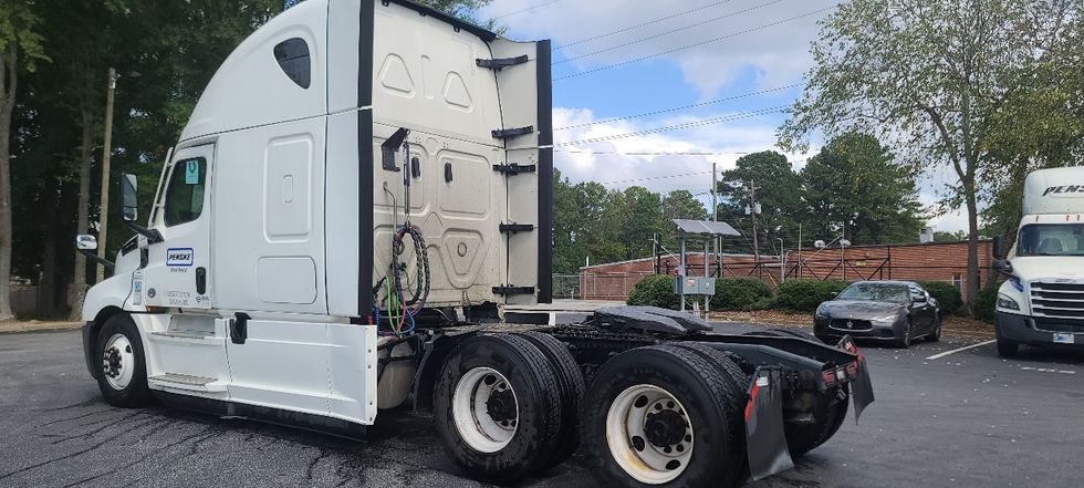 Sleeper Tractor-Heavy Duty Tractors-Freightliner-2021-T12664ST-Atlanta-GA-678,696\n\t\tmiles-$ 50,250 - Image 5