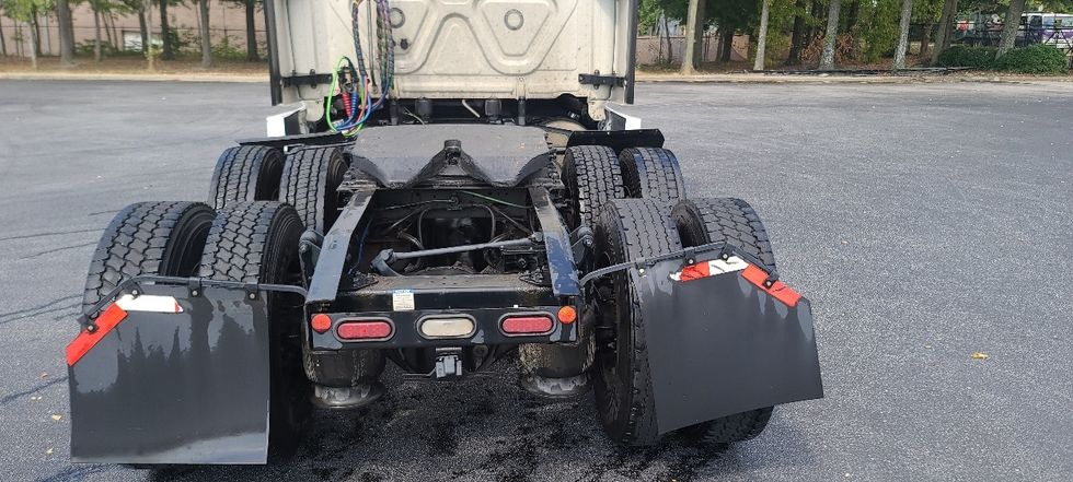 Sleeper Tractor-Heavy Duty Tractors-Freightliner-2021-T12664ST-Atlanta-GA-678,696\n\t\tmiles-$ 50,250 - Image 6