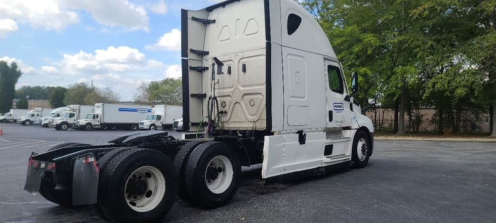 Sleeper Tractor-Heavy Duty Tractors-Freightliner-2021-T12664ST-Atlanta-GA-678,696\n\t\tmiles-$ 50,250 - Image 7