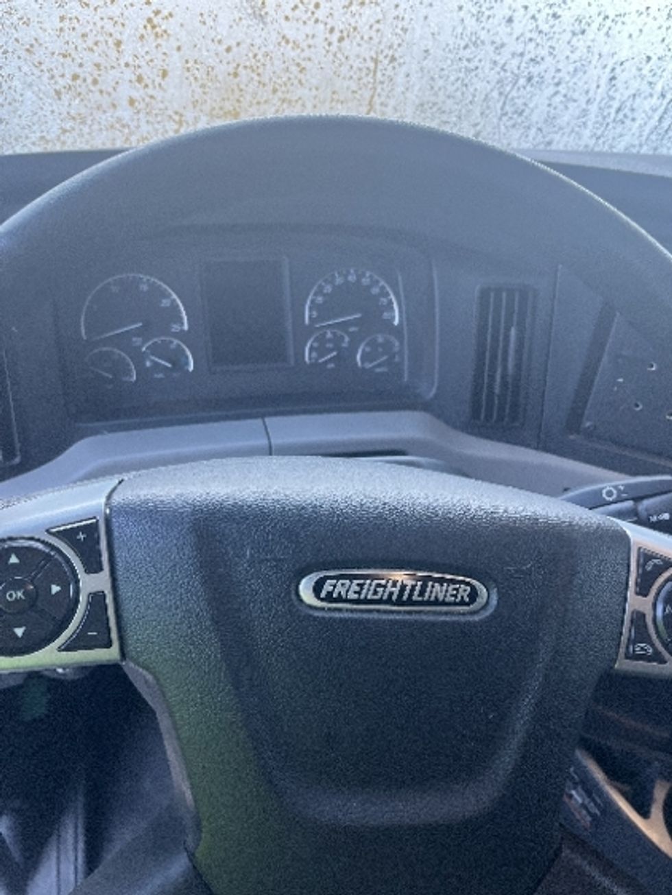 Sleeper Tractor-Heavy Duty Tractors-Freightliner-2021-T12664ST-Auburn-MA-431,503\n\t\tmiles-$ 68,500 - Image 11