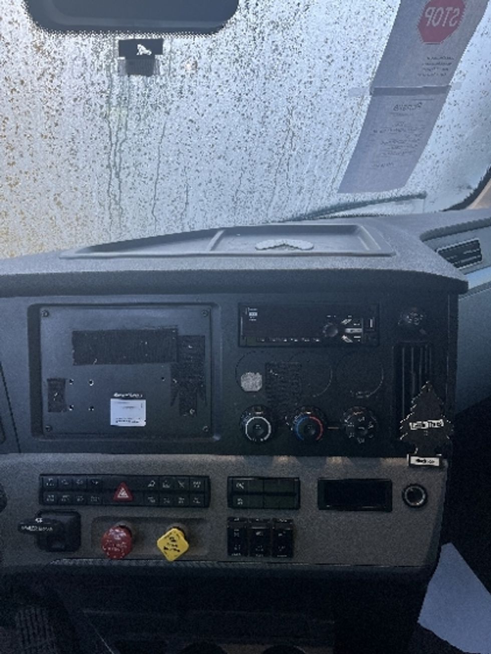 Sleeper Tractor-Heavy Duty Tractors-Freightliner-2021-T12664ST-Auburn-MA-431,503\n\t\tmiles-$ 68,500 - Image 12