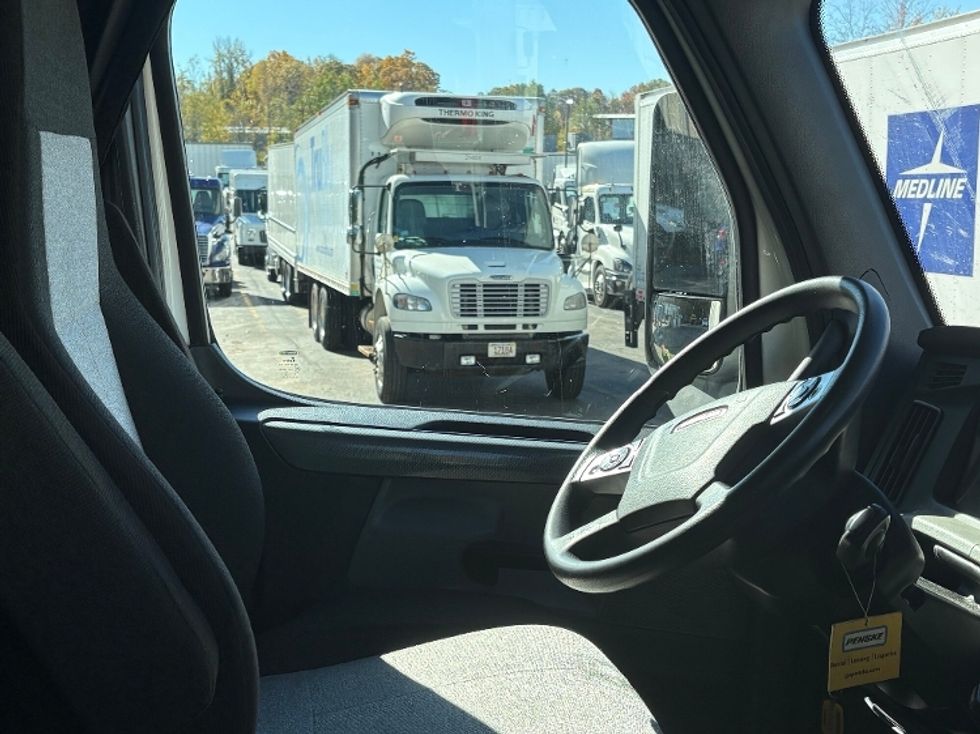 Sleeper Tractor-Heavy Duty Tractors-Freightliner-2021-T12664ST-Auburn-MA-431,503\n\t\tmiles-$ 68,500 - Image 14