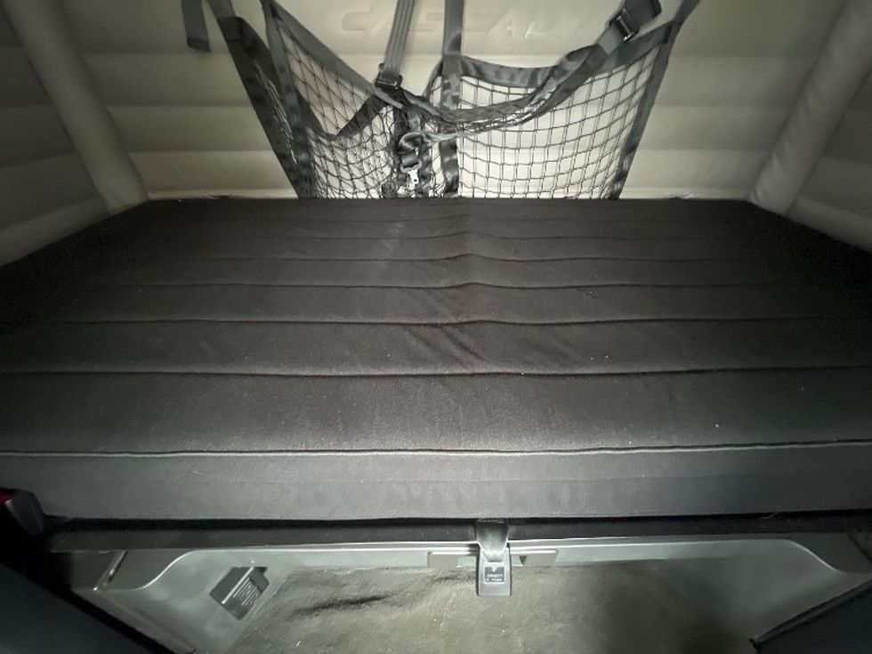 Sleeper Tractor-Heavy Duty Tractors-Freightliner-2021-T12664ST-Auburn-MA-431,503\n\t\tmiles-$ 68,500 - Image 15