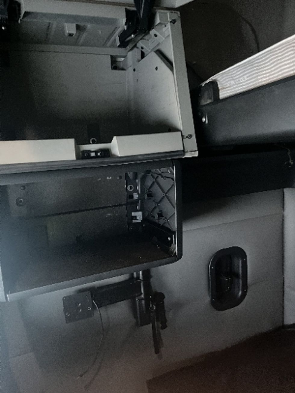 Sleeper Tractor-Heavy Duty Tractors-Freightliner-2021-T12664ST-Auburn-MA-431,503\n\t\tmiles-$ 68,500 - Image 17