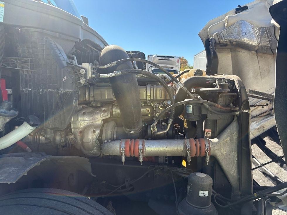 Sleeper Tractor-Heavy Duty Tractors-Freightliner-2021-T12664ST-Auburn-MA-431,503\n\t\tmiles-$ 68,500 - Image 18