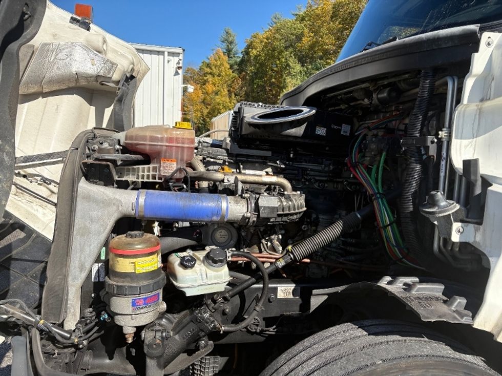 Sleeper Tractor-Heavy Duty Tractors-Freightliner-2021-T12664ST-Auburn-MA-431,503\n\t\tmiles-$ 68,500 - Image 19