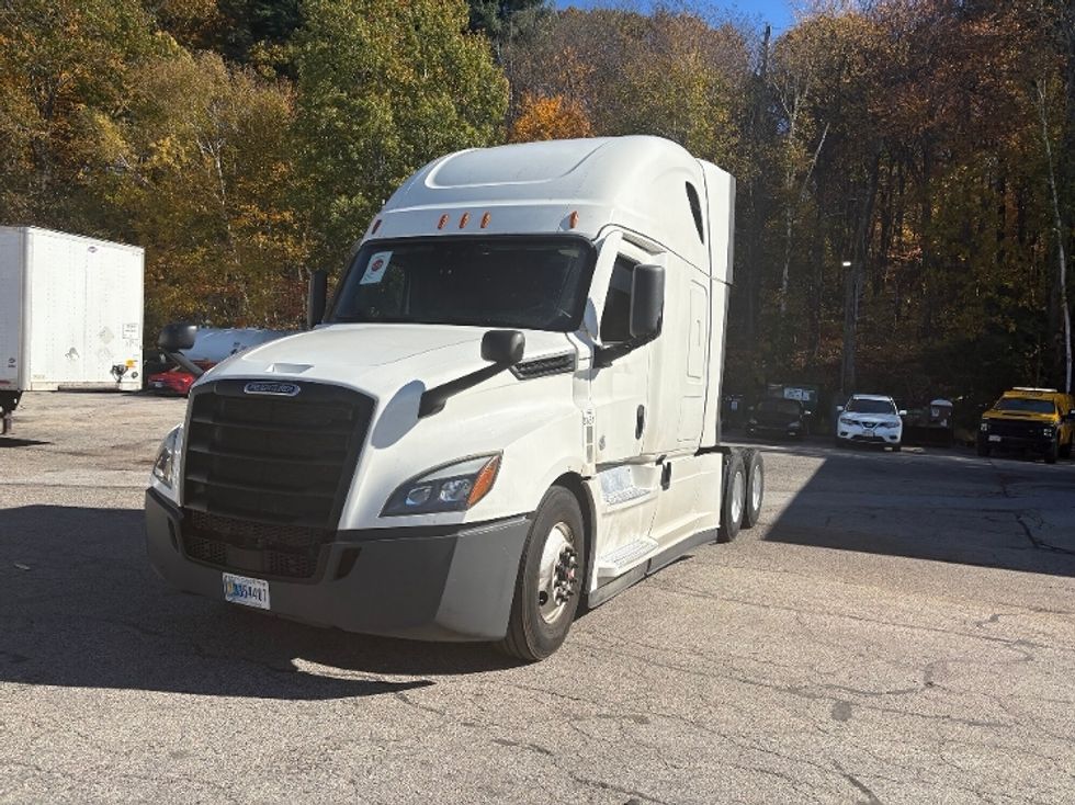 Sleeper Tractor-Heavy Duty Tractors-Freightliner-2021-T12664ST-Auburn-MA-431,503\n\t\tmiles-$ 68,500 - Image 3