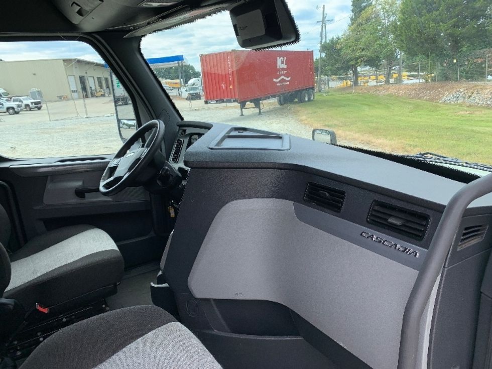 Sleeper Tractor-Heavy Duty Tractors-Freightliner-2021-T12664ST-Auburn-ME-440,810\n\t\tmiles-$ 70,250 - Image 14