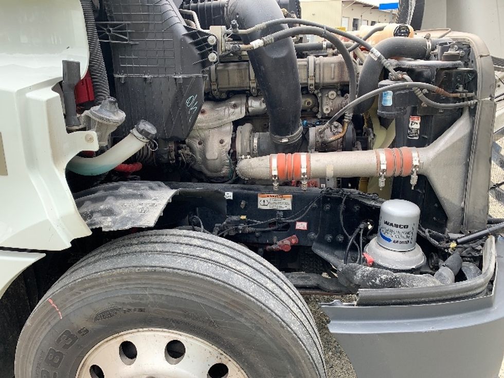 Sleeper Tractor-Heavy Duty Tractors-Freightliner-2021-T12664ST-Auburn-ME-440,810\n\t\tmiles-$ 70,250 - Image 20