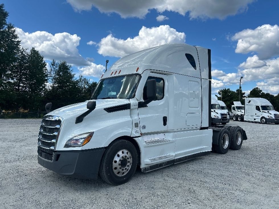 Sleeper Tractor-Heavy Duty Tractors-Freightliner-2021-T12664ST-Auburn-ME-440,810\n\t\tmiles-$ 70,250 - Image 3