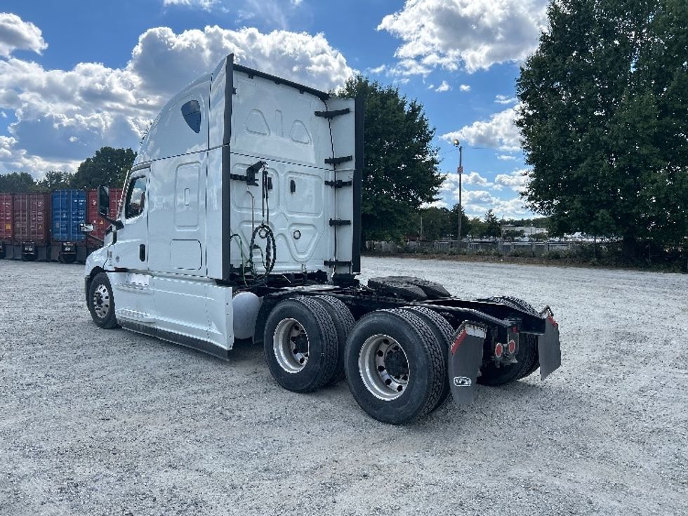 Sleeper Tractor-Heavy Duty Tractors-Freightliner-2021-T12664ST-Auburn-ME-440,810\n\t\tmiles-$ 70,250 - Image 5