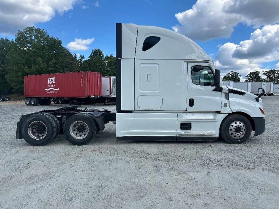Sleeper Tractor-Heavy Duty Tractors-Freightliner-2021-T12664ST-Auburn-ME-440,810\n\t\tmiles-$ 70,250 - Image 8