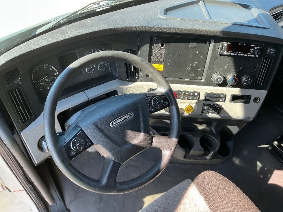 Sleeper Tractor-Heavy Duty Tractors-Freightliner-2021-T12664ST-Augusta-GA-442,201\n\t\tmiles-$ 72,250 - Image 11