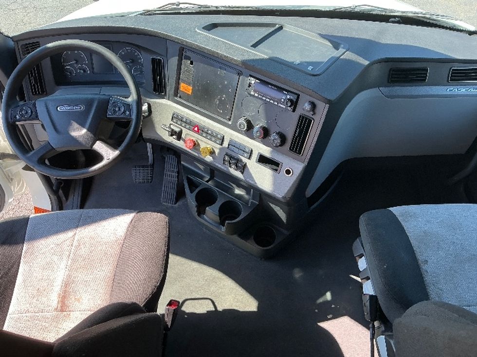 Sleeper Tractor-Heavy Duty Tractors-Freightliner-2021-T12664ST-Augusta-GA-442,201\n\t\tmiles-$ 72,250 - Image 12