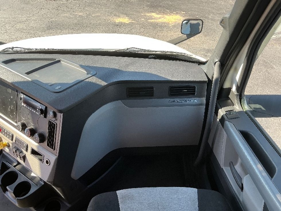 Sleeper Tractor-Heavy Duty Tractors-Freightliner-2021-T12664ST-Augusta-GA-442,201\n\t\tmiles-$ 72,250 - Image 14