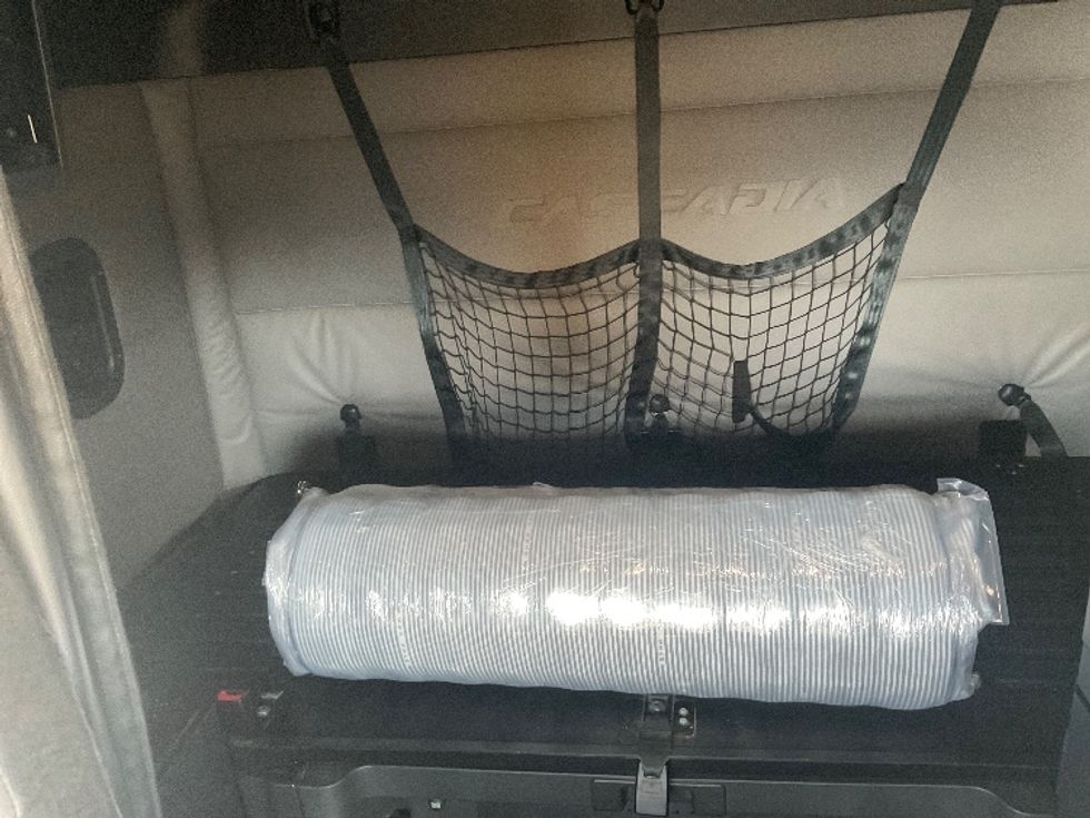 Sleeper Tractor-Heavy Duty Tractors-Freightliner-2021-T12664ST-Augusta-GA-442,201\n\t\tmiles-$ 72,250 - Image 17