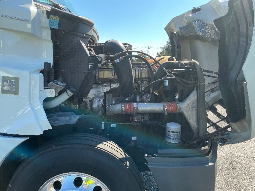 Sleeper Tractor-Heavy Duty Tractors-Freightliner-2021-T12664ST-Augusta-GA-442,201\n\t\tmiles-$ 72,250 - Image 20