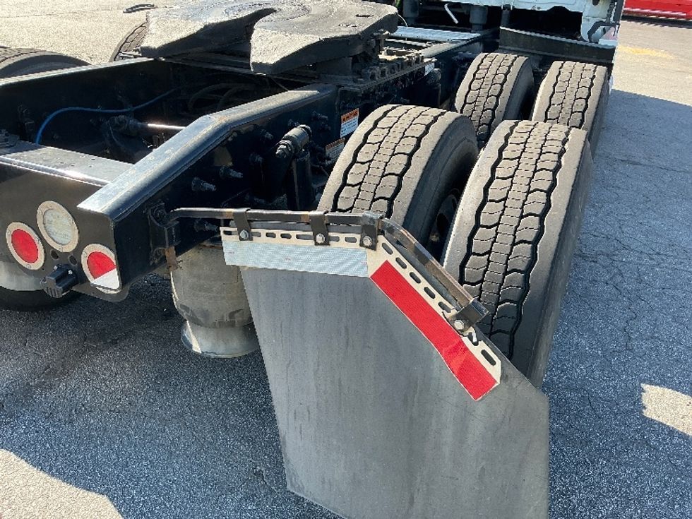 Sleeper Tractor-Heavy Duty Tractors-Freightliner-2021-T12664ST-Augusta-GA-442,201\n\t\tmiles-$ 72,250 - Image 25