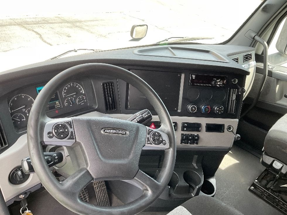 Sleeper Tractor-Heavy Duty Tractors-Freightliner-2021-T12664ST-Augusta-GA-463,525\n\t\tmiles-$ 70,250 - Image 10