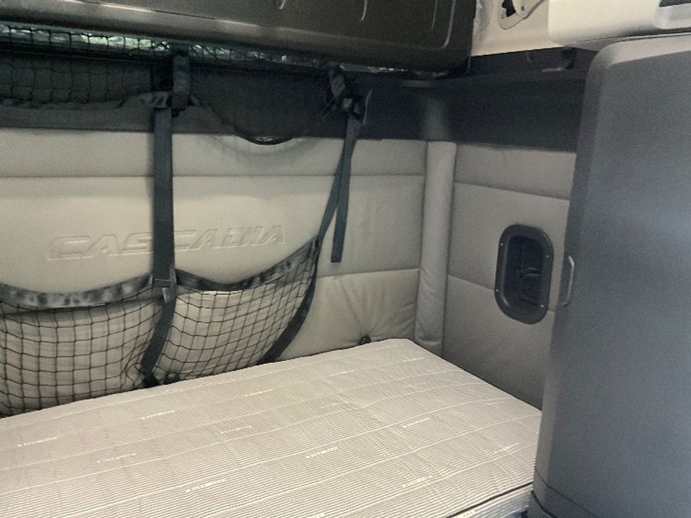 Sleeper Tractor-Heavy Duty Tractors-Freightliner-2021-T12664ST-Augusta-GA-463,525\n\t\tmiles-$ 70,250 - Image 17