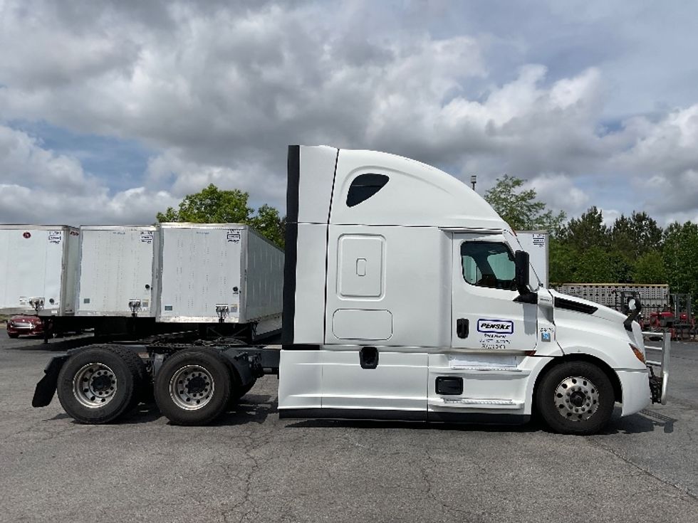 Sleeper Tractor-Heavy Duty Tractors-Freightliner-2021-T12664ST-Augusta-GA-463,525\n\t\tmiles-$ 70,250 - Image 8