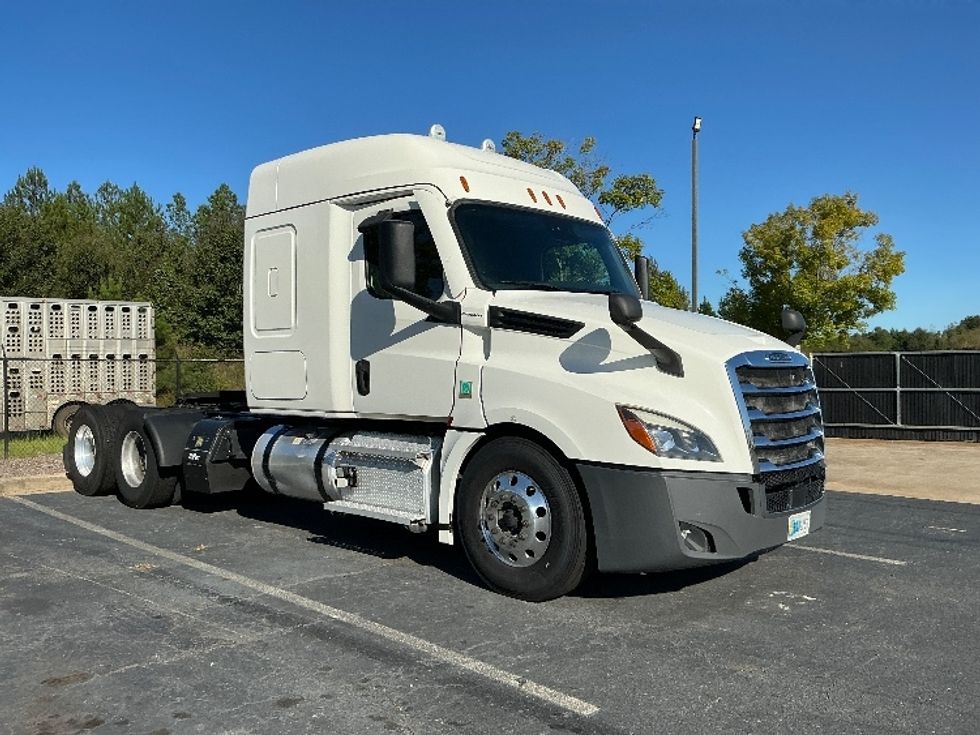 Sleeper Tractor-Heavy Duty Tractors-Freightliner-2021-T12664ST-Augusta-GA-527,429\n\t\tmiles-$ 75,500 - Image 1