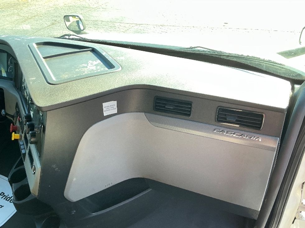 Sleeper Tractor-Heavy Duty Tractors-Freightliner-2021-T12664ST-Augusta-GA-527,429\n\t\tmiles-$ 75,500 - Image 13