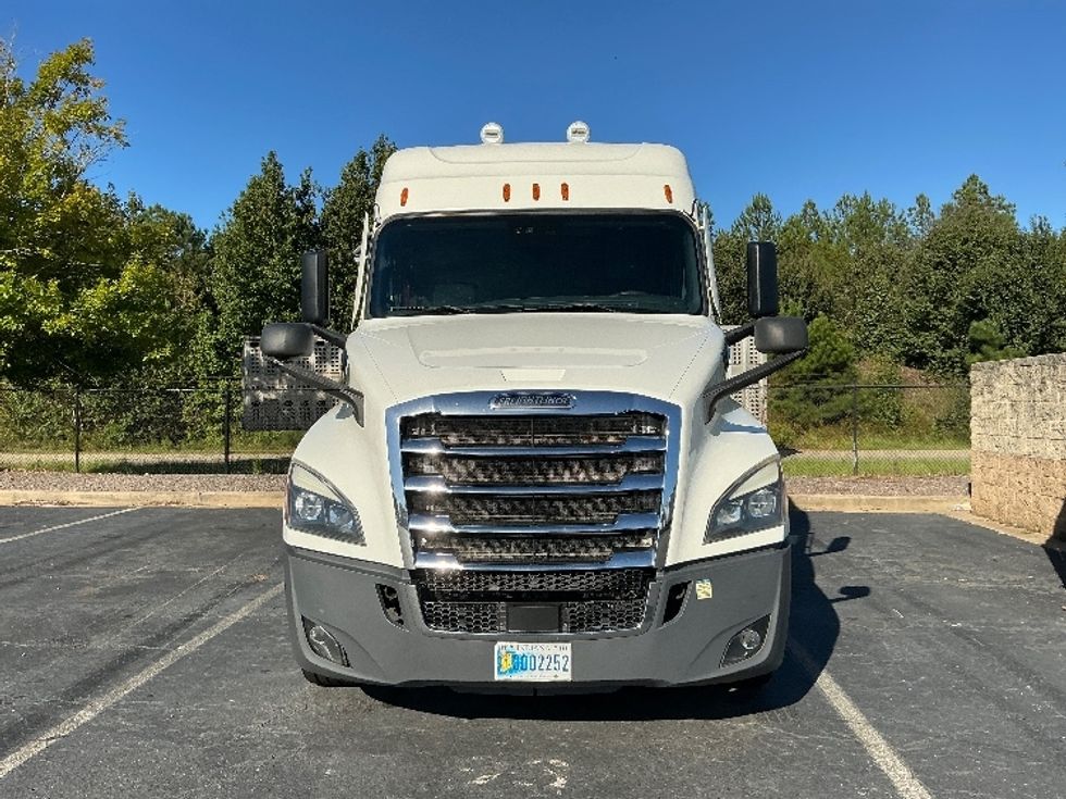 Sleeper Tractor-Heavy Duty Tractors-Freightliner-2021-T12664ST-Augusta-GA-527,429\n\t\tmiles-$ 75,500 - Image 2