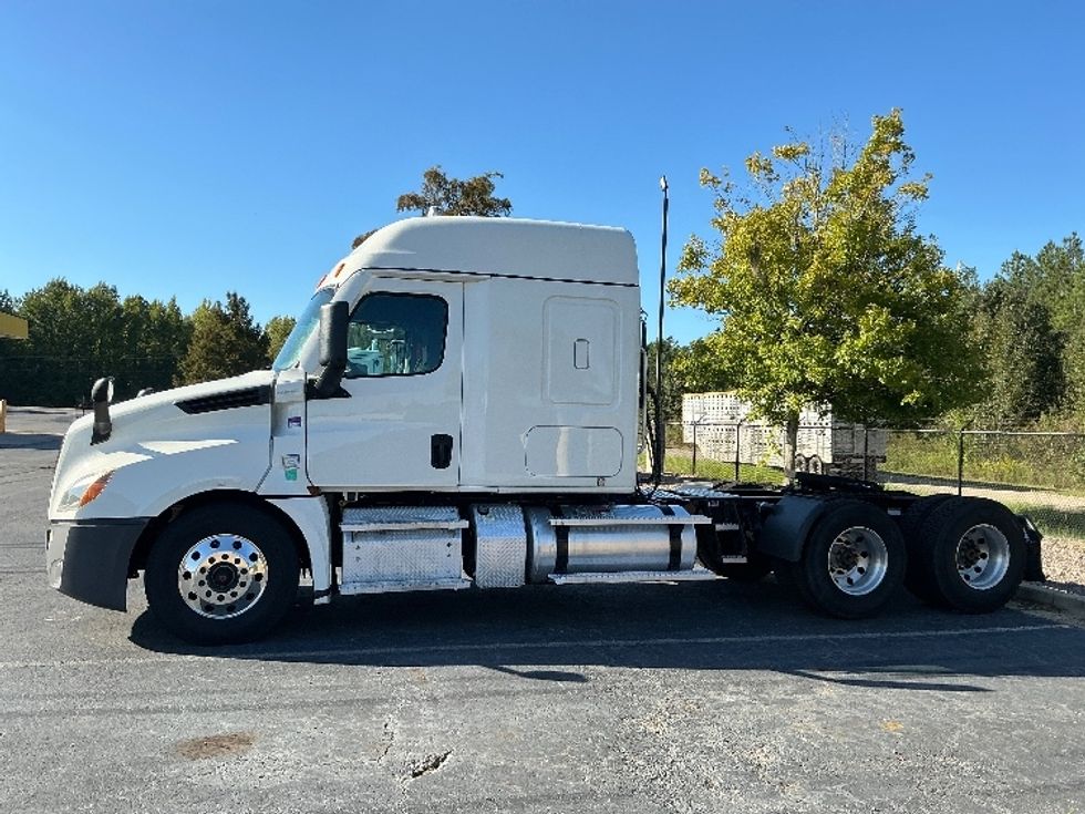 Sleeper Tractor-Heavy Duty Tractors-Freightliner-2021-T12664ST-Augusta-GA-527,429\n\t\tmiles-$ 75,500 - Image 4