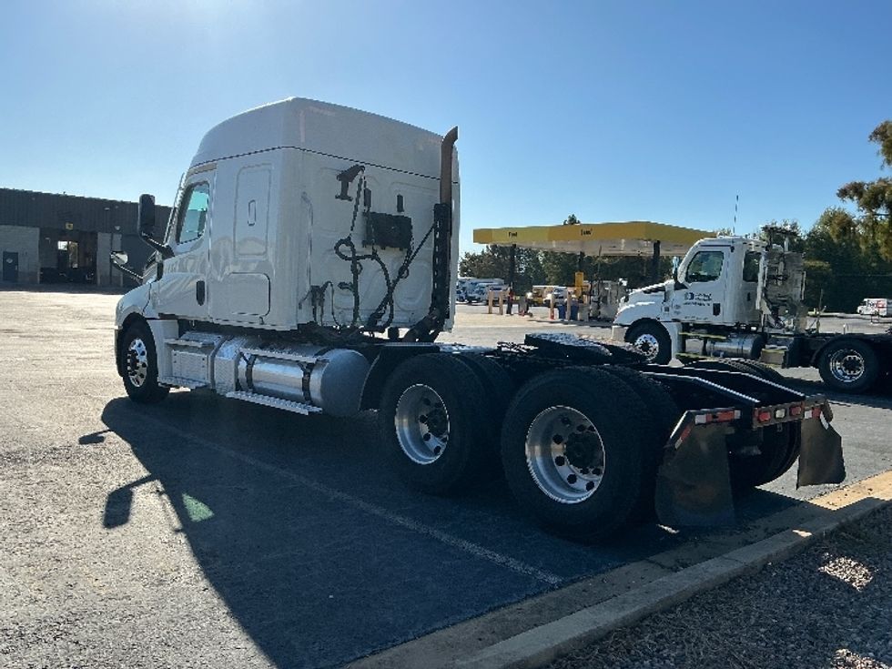 Sleeper Tractor-Heavy Duty Tractors-Freightliner-2021-T12664ST-Augusta-GA-527,429\n\t\tmiles-$ 75,500 - Image 5