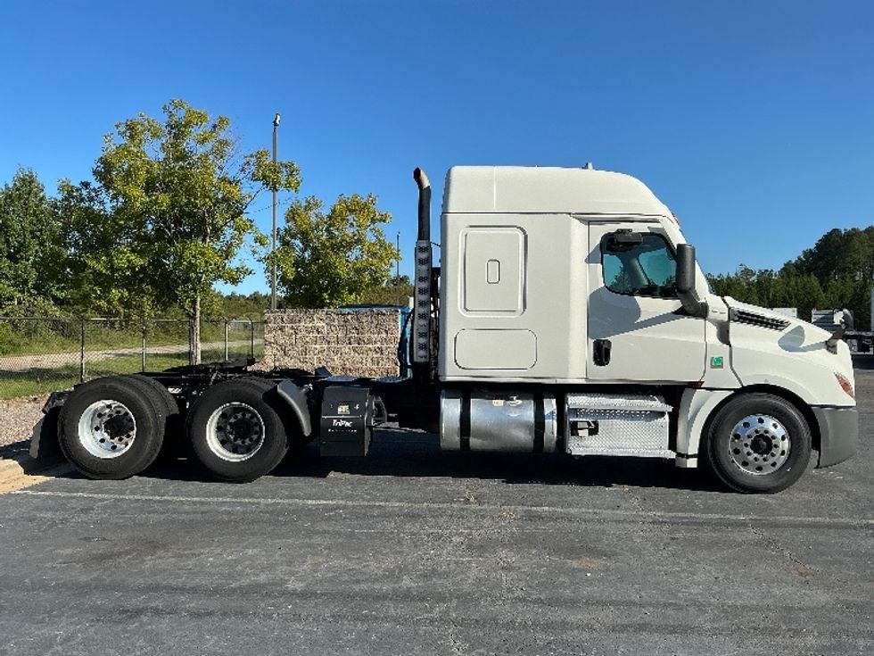 Sleeper Tractor-Heavy Duty Tractors-Freightliner-2021-T12664ST-Augusta-GA-527,429\n\t\tmiles-$ 75,500 - Image 7