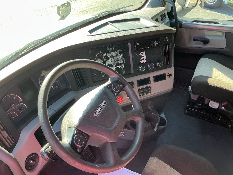 Sleeper Tractor-Heavy Duty Tractors-Freightliner-2021-T12664ST-Augusta-GA-527,429\n\t\tmiles-$ 75,500 - Image 9