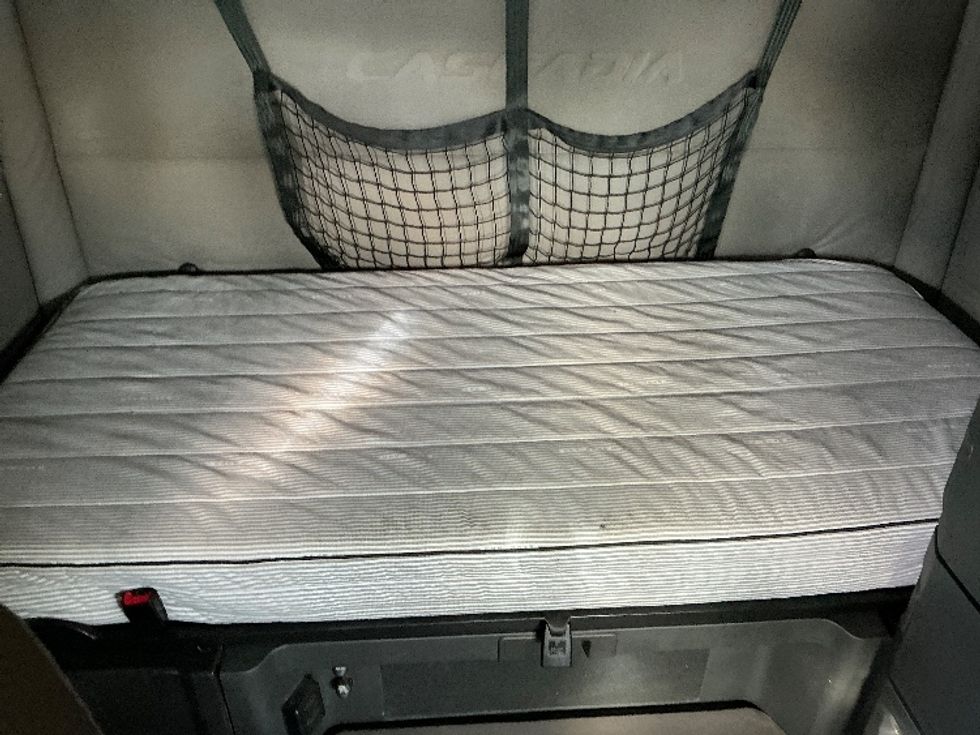 Sleeper Tractor-Heavy Duty Tractors-Freightliner-2021-T12664ST-Augusta-GA-592,314\n\t\tmiles-$ 56,750 - Image 16