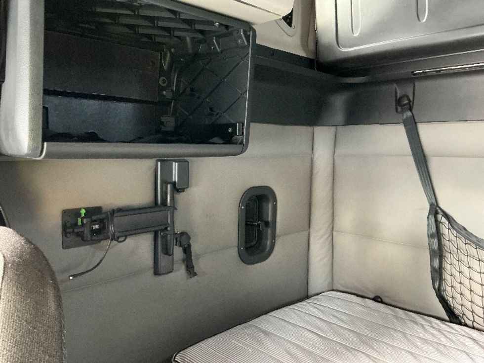 Sleeper Tractor-Heavy Duty Tractors-Freightliner-2021-T12664ST-Augusta-GA-592,314\n\t\tmiles-$ 56,750 - Image 19